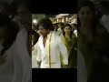 Shahrukh Khan Visits Tirupati Temple Protecting Daughter Amidst The Paparazzi Shahrukh Shorts