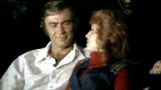 Jim Ed Brown &amp; Helen Cornelius - I&#39;m Leavin It Up To You