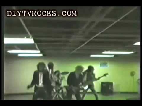 Axl and Izzy (Hollywood Rose) - Anything Goes (HQ)