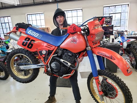 KENNY JR HEBEN DIE HONDA XR600 IM SCOTT-SUMMERS-STIL