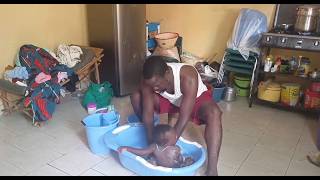 Banfora : À la rencontre de Souleymane Sagnon, un mari pleinement engagé dans les tâches ménagères