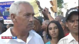 Familiares y amigos de policías exigen aumento salarial para agentes del orden Familiares y amigos de policías exigen aumento salarial para agentes del orden