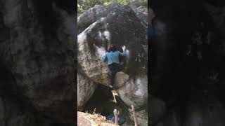 Video thumbnail de Fourmis Rouges, 7c. Fontainebleau