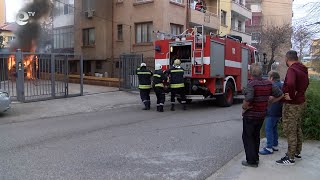 Самозапалила се кола вдигна на крак пожарникарите в Хасково