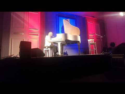 Phil Coulter The Town I loved so Well Live at 80 years old