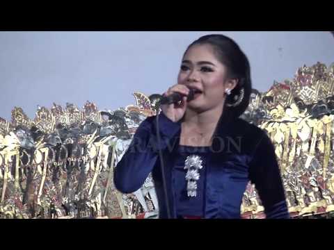 NGELABUR LANGIT.......SI CANTIK PURI RATNA...