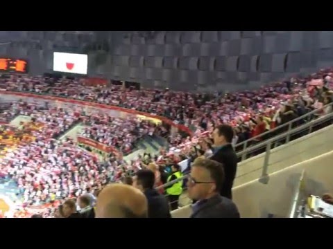 L'hymne polonais, par 15 000 Cracoviens