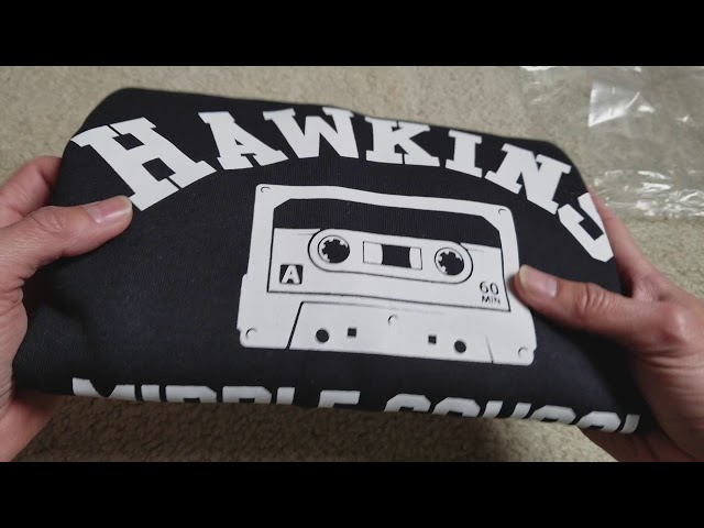 Vídeo relacionado con Stranger Things Hawkins Middle School AV Club 1983 Camiseta, Azul Claro, M para Hombre