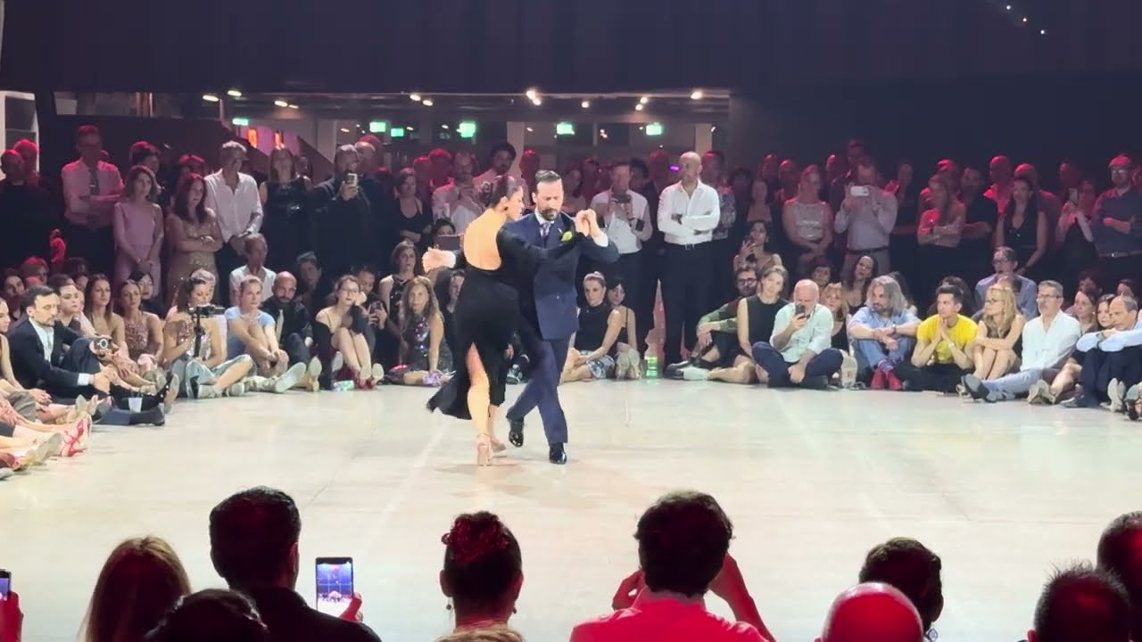 Video thumbnail for Vanessa Villalba Facundo Pinero Tango Torino Festival 19/04/24 (3/3)