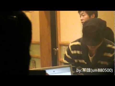 120208  KTR晟敏出來.