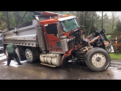 20 Extreme Dangerous IDIOTS Dump Truck Skills - Heavy Equipment Excavator Fail Compilation Operator