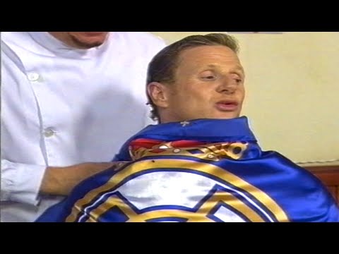 A Barça fan, a Real Madrid fan, and the barber | The Morancos