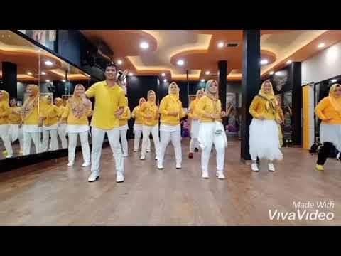Kharisma Cinta Line Dance / Choreo by Wenarika (INA) / Demo by Numero Uno