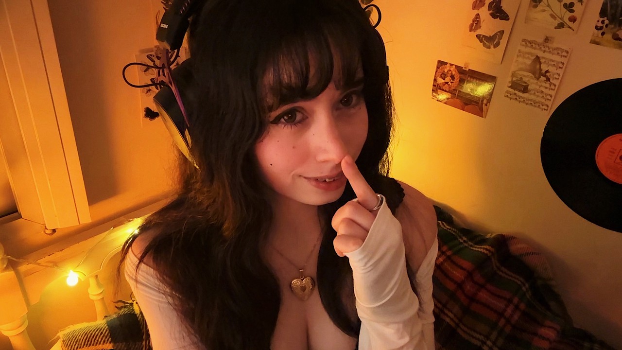 𐔌★ CHICA BAJITA TE HUELE Y TE INTERROGA ୭ ˚. ASMR susurrado .ᐟ.ᐟ