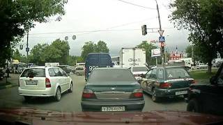 preview picture of video 'Объезд пробки по встречке на красный'