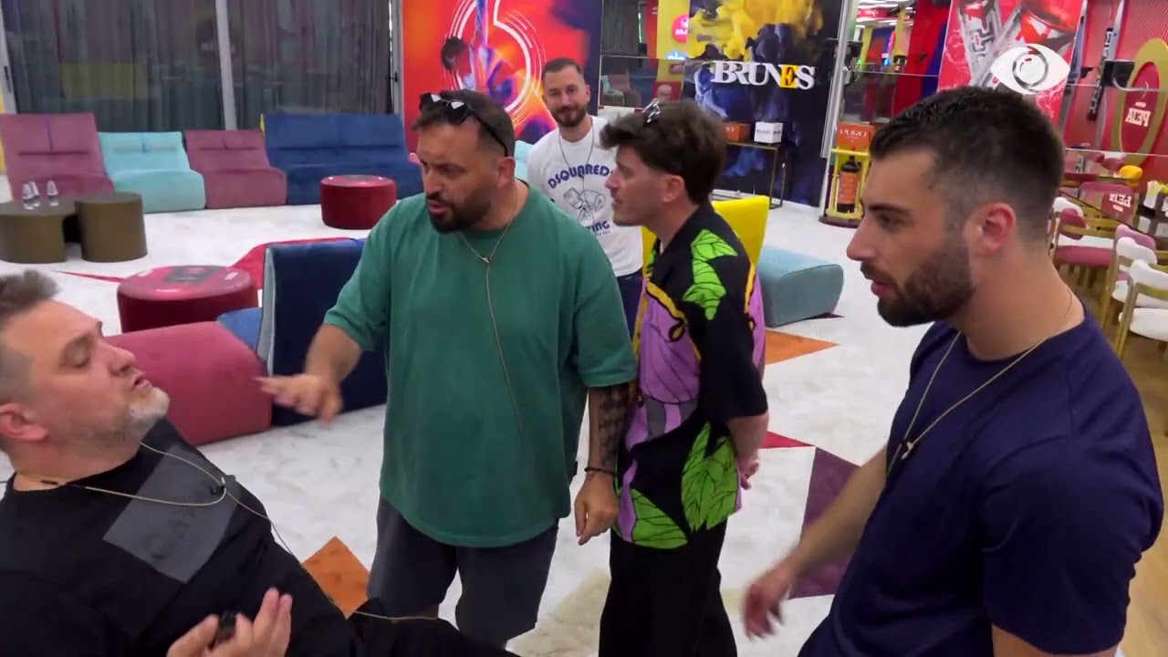 “Po i puthni këmbët Romeos”/ Juli debat me Meritonin dhe Liamin