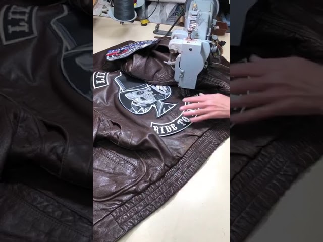 Vídeo relacionado con Marvel X-Men - Chaqueta universitaria a presión para hombre, chaqueta Letterman para adultos con parches bordados, chaquetas universitarias geniales, Negro -, Small