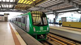 バンダイ３駅構内