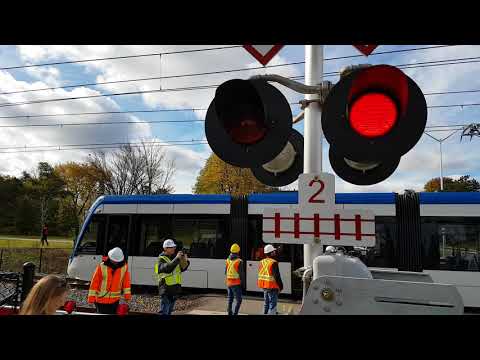 2017-11-07 Ion LRT push test, crossing Columbia St