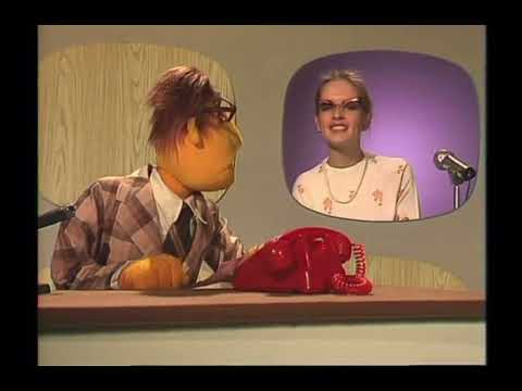The Muppet Show - 121: Twiggy - News Flash: Eating a Diesel Truck (1977)