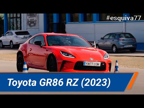 TOYOTA GR86 – Maniobra de esquiva (moose test) y eslalon | km77.com