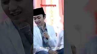 Download lagu Senyumnya Gus azmi | ful senyum | Sholawat Turi putih Gak kuat mp3