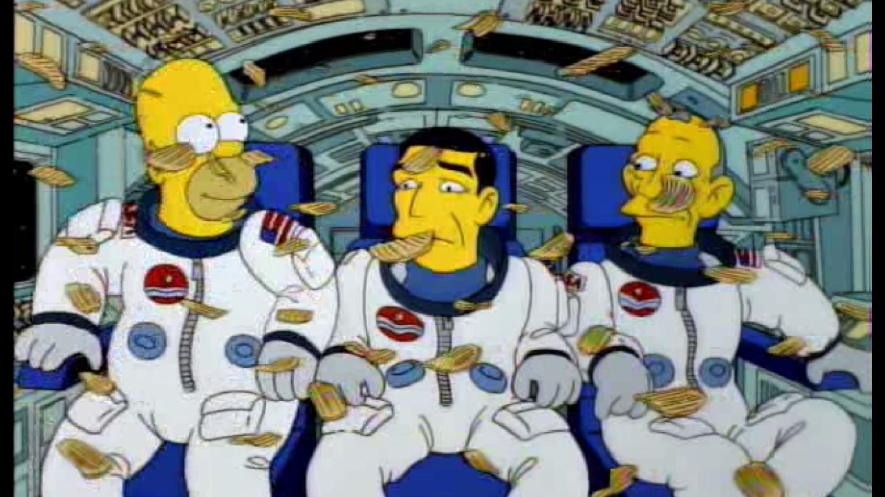 Homer Simpson come batatas fritas no espaço - YouTube