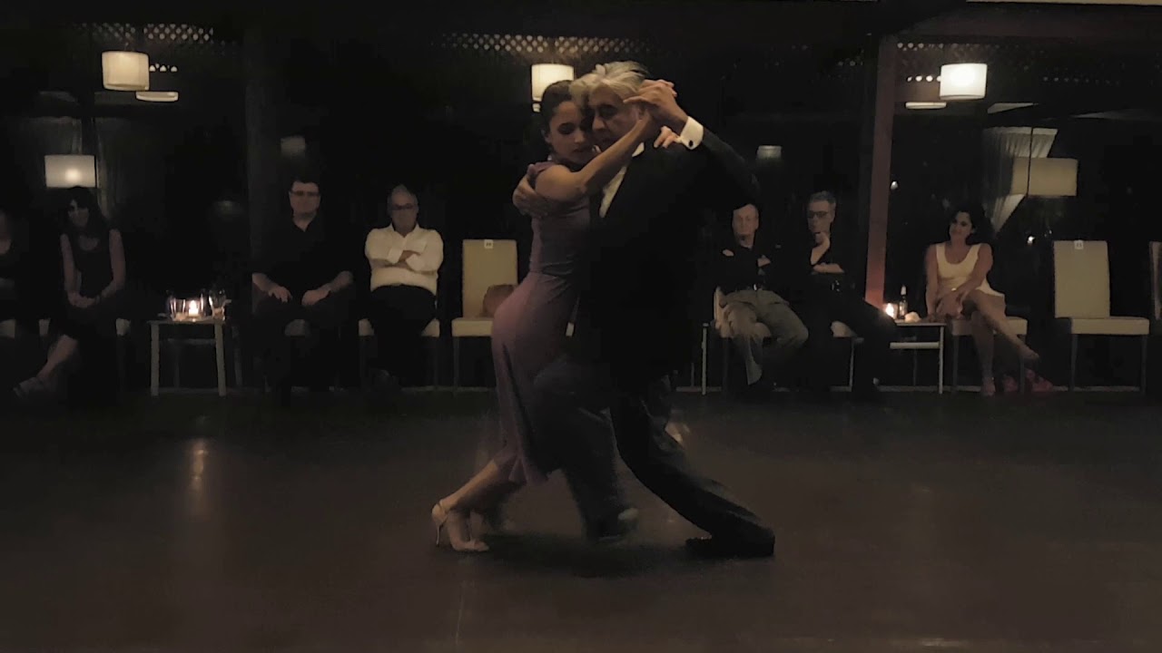 Video thumbnail for Osvaldo Roldan & Manuela Rodriguez, Tres esquinas