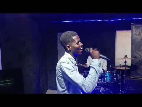 BRO EZEKIEL LEADS AN INTIMATE WORSHIP SESSION AT TRENCH 2025, OCTOBER EDITION.