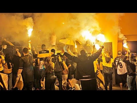 Torcida do Criciúma faz a festa no jogo de acesso para a série B 2023