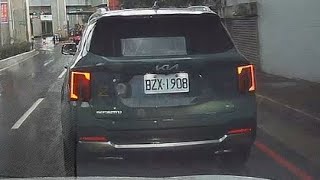 【肇逃影片】汽車駕駛說：我沒撞到他（車號：BZX-1908）（2025.09.23 新北市板橋區環河西路四段與縣民大道口