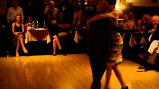 2014 marzo, Ricardo Suarez y Tati Caviglia, Mano brava