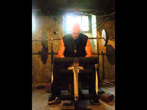 MKW - Nikdy To Nevzdávej (Marass Produkce)