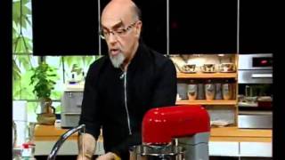 עוף שלם צלוי בתוספת ירקות שורש צלויים - ישראל אהרוני