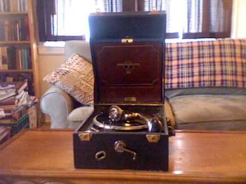 It's Great to Be in Love (Ray Noble and his Orchestra with Al Bowlly, vocals)