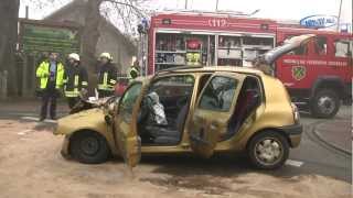 preview picture of video 'Frontalzusammenstoß PKW LKW in Zschorlau (Sachsen) 19.11.2012'