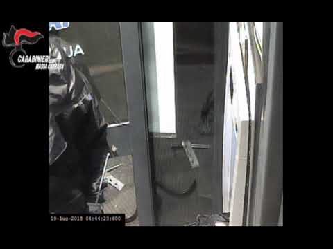 Utilizzava esplosivo per far saltare i bamcomat, arrestato 29enne (Massa-Carrara)