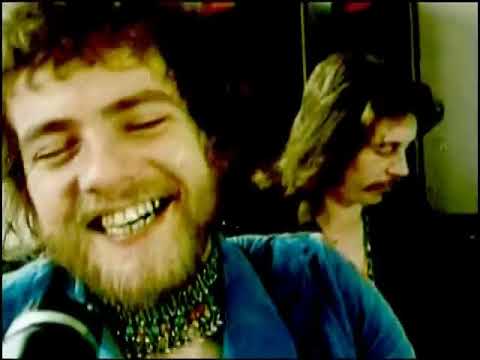 Stealers Wheel - Stuck In The Middle With You (1972)