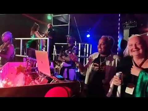 Presentando a los musicos Mayito Rivera & loshijosdecuba..diversion total