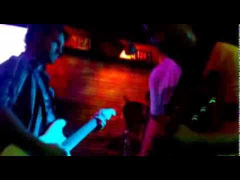 Káosz Központ live