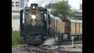 preview picture of video 'Union Pacific 844 - Houston Arrival on 10/26/2012'