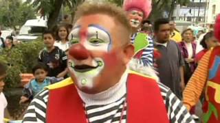 Thousands of clowns take over Mexico City