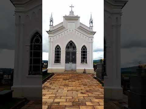 Capela da família Leite, cemitério municipal de  Paraguaçu -MG.