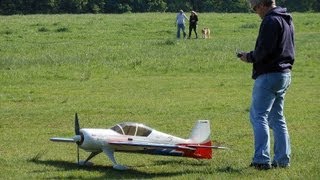 preview picture of video 'Fruehlingsfliegen, Hilden Kesselsweier, Mai 2012, Crash bei 8:20'