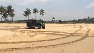 preview picture of video 'Mitshubishi 4dr5 4wd beach run -Kalpitiya beach-'