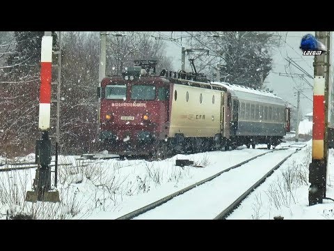 EC 461-102-2 & 060-EA1 41-0717-9 in Zapada/Snow in Gara Campulung Moldovenesc Station 23 March 2018