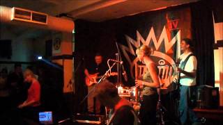 Download lagu T'Mershi Duween 'Back To Basom' @ COUNTERFEIT: WEEN KEEN 4 mp3