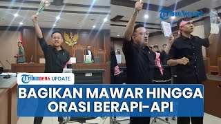 Jalani Sidang Perdana Dugaan Penghasutan, Delpedro dkk Orasi hingga Bagikan Mawar ke Jaksa dan Hakim