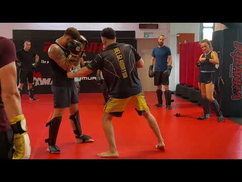 Knallharte Thaiboxen-Kombos: Pyranha MMA Offenbach in Aktion!
