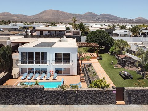 P424013 - Magnificent 6 bedroom and 4 bathroom villa in Puerto Calero